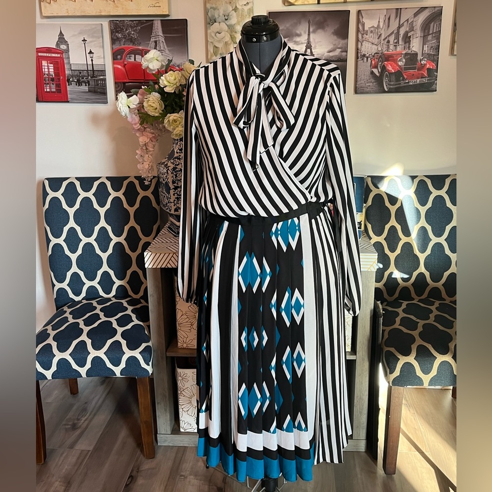 NY&CO pleated dress